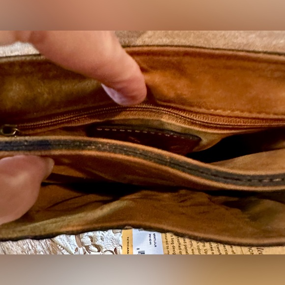 NWT Patricia Nash “Balluri” Medium Crossbody in Biscuit w/ extra shoulder strap. - Picture 8 of 16